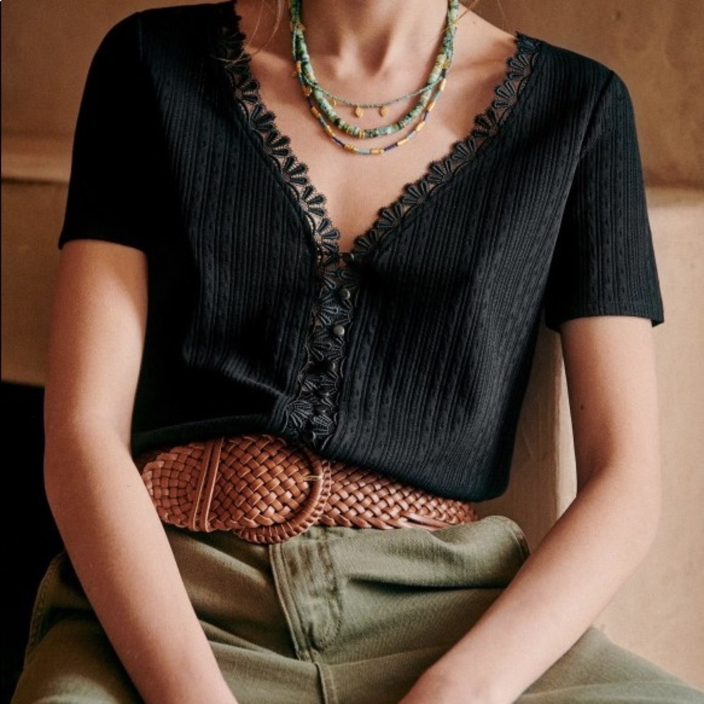 Sezane Sophie embroidered button up v neck top XS